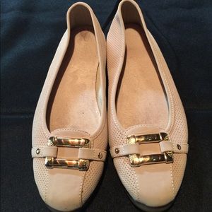 Soft peach loafer size 7 aerosoles